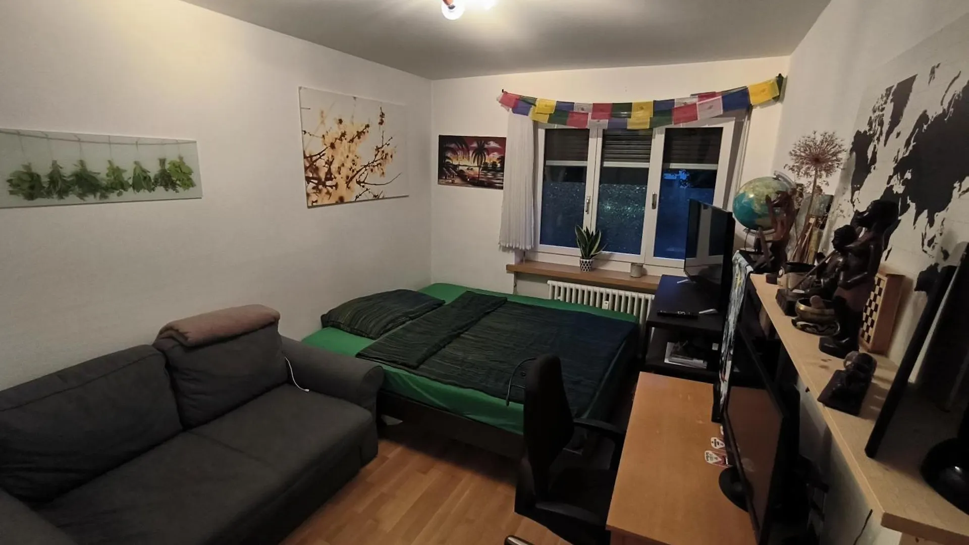 Apartment Cozy Central Home With Balcony Basel
