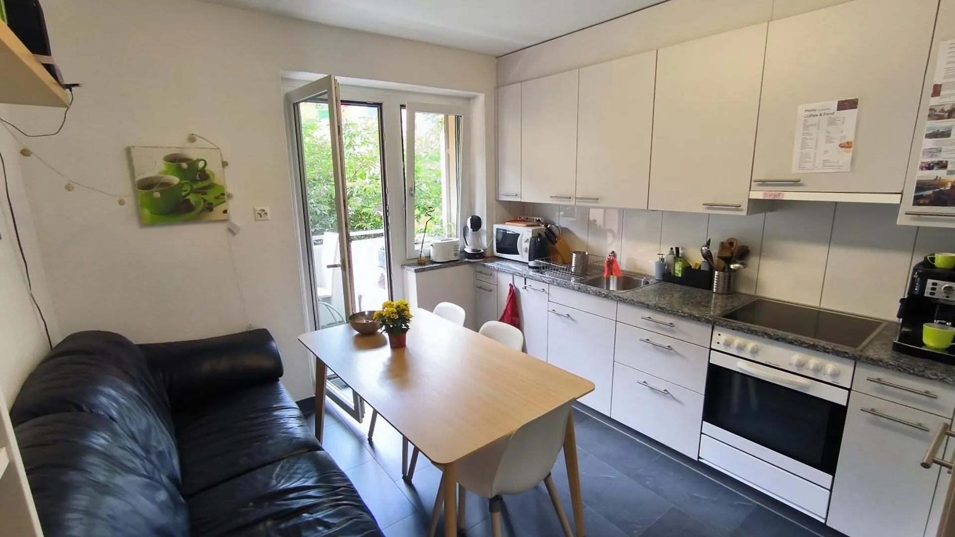 Apartment Cozy Central Home With Balcony Basel