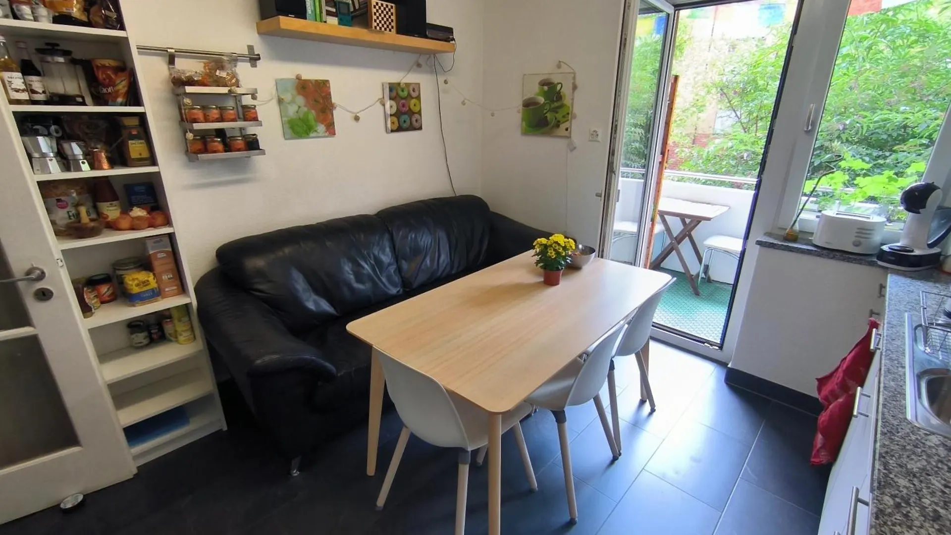 Apartment Cozy Central Home With Balcony Basel